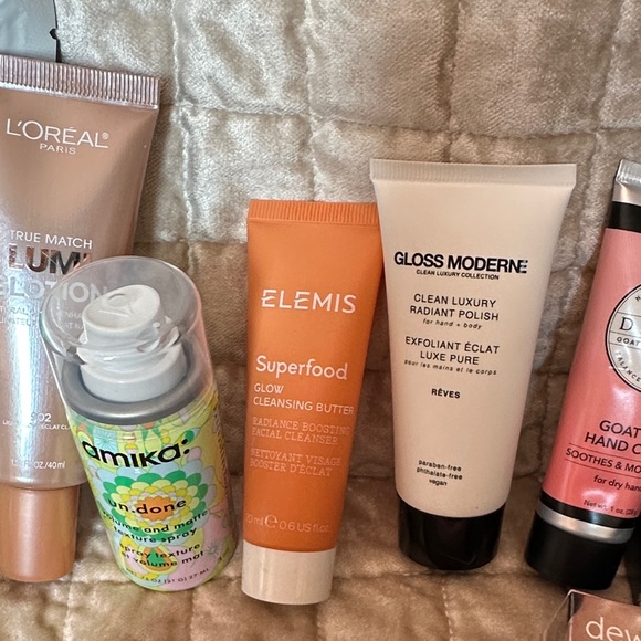 Large Box of Assorted Beauty and Skincare Collections - Picture 9 of 15